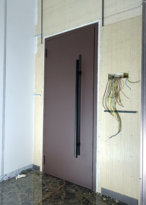 การทํางานเทคโนโลยีสูง T-type Double Magnetic Sealing Strip And Jams Frame ประตูกันเสียงตามต้องการ