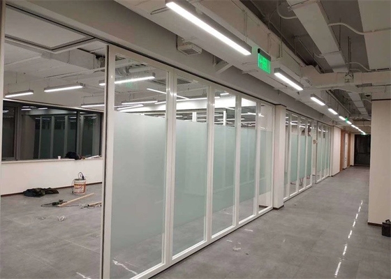 ห้องประชุมอะคูสติกผนังกั้นห้องอลูมิเนียมเฟรมความยืดหยุ่นของพื้นที่โดยรวม